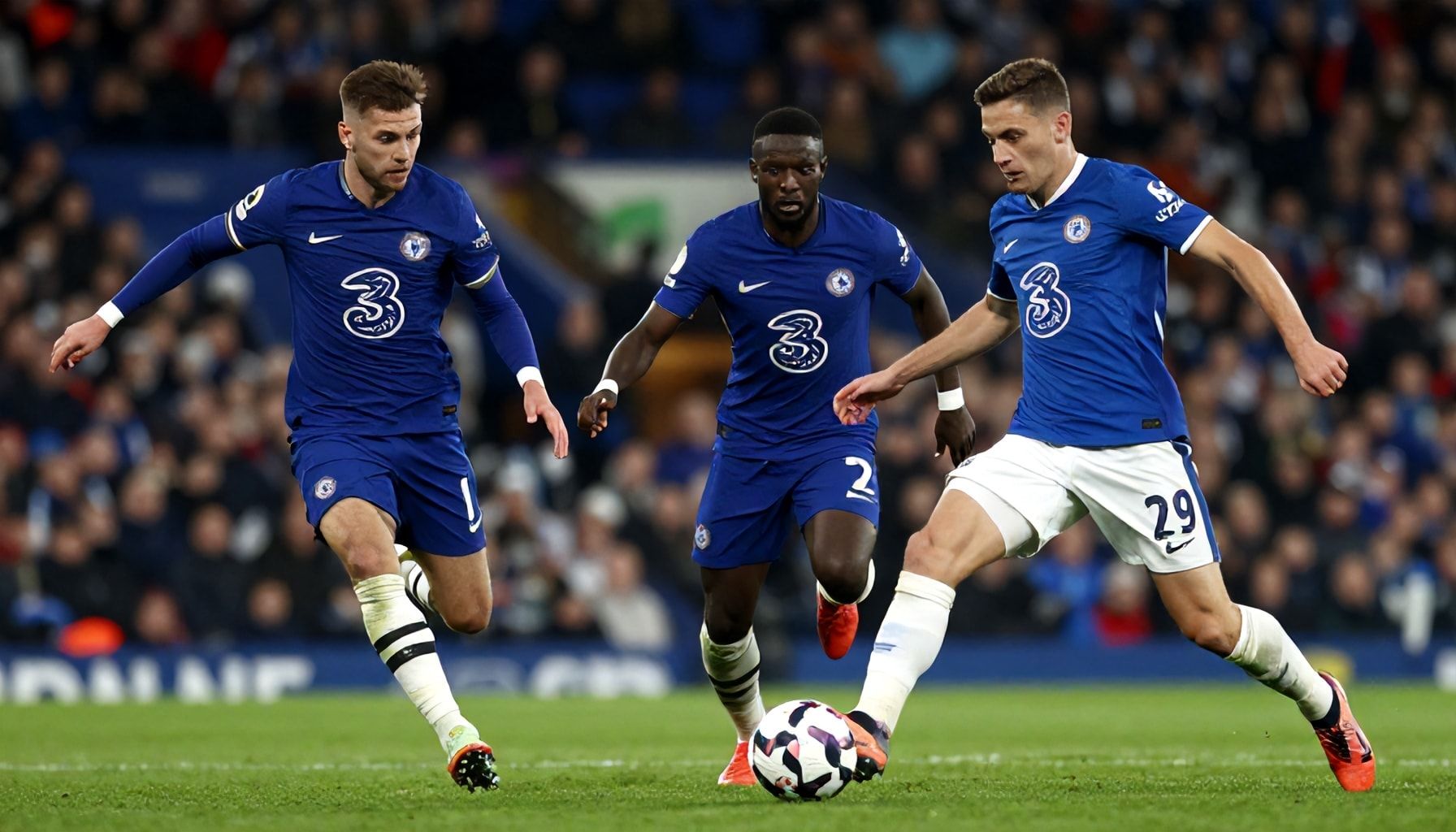 4 Ways to Get the Best Out of Chelsea's Star Players Against a Tough Everton Defence