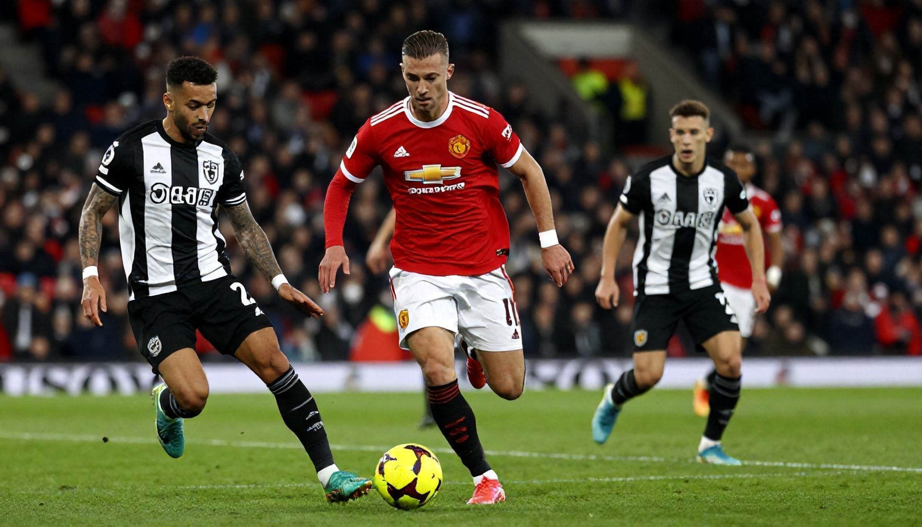 Why Manchester United Must Strengthen Their Defence to Overcome PAOK's Tactics